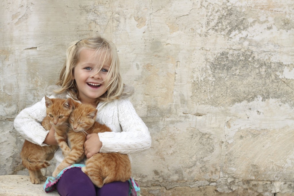 girl-with-kittens