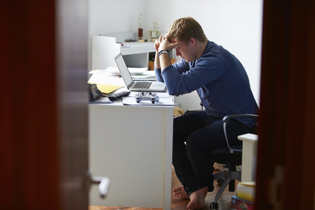 man-stressed-at-office