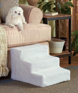Sherpa-Covered Pet Steps are designed for small and aging cats and dogs. They ensure that your best friend can still join you on the sofa or bed if he has hip dysplasia, arthritis, other joint problems, or if he simply has short legs. 