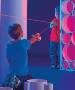 Your kids will love this dual player Discovery Kids™ Spaceship Laser Tag shooting game!