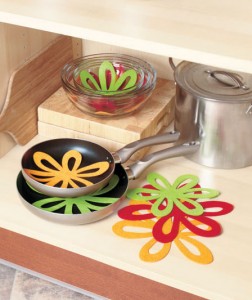 Avoid scratches and other damage caused by stacking kitchenware with this Set of 14 Felt Pan Separators.