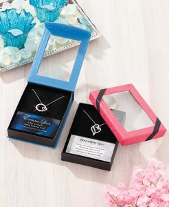 This Love Pendant Gift-Boxed Set is the perfect way to show someone how special they are to you.
