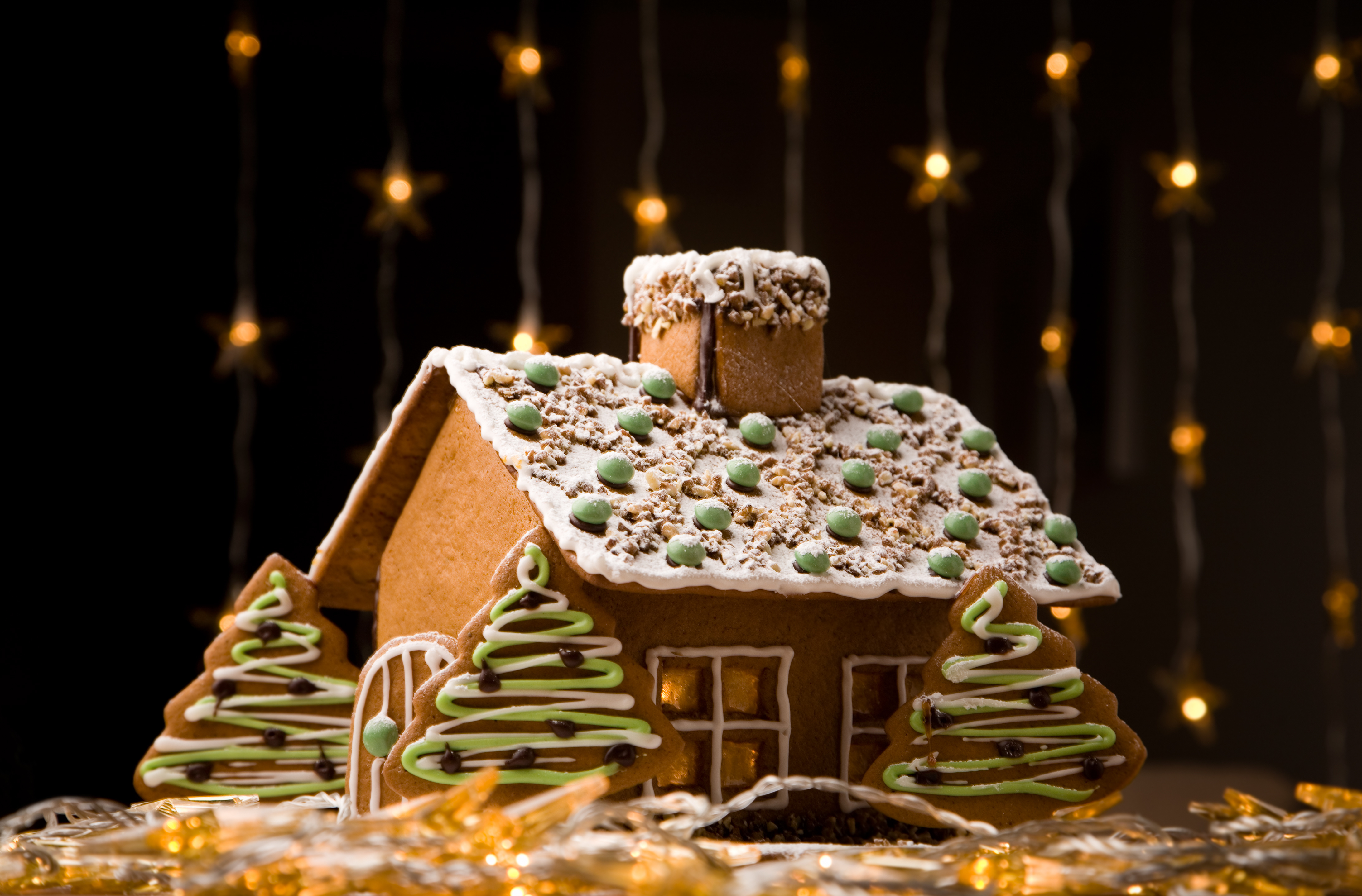 gingerbread-house-lights