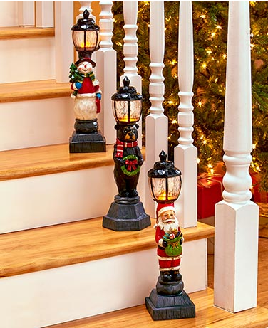 Lighted-Holiday-Lampposts