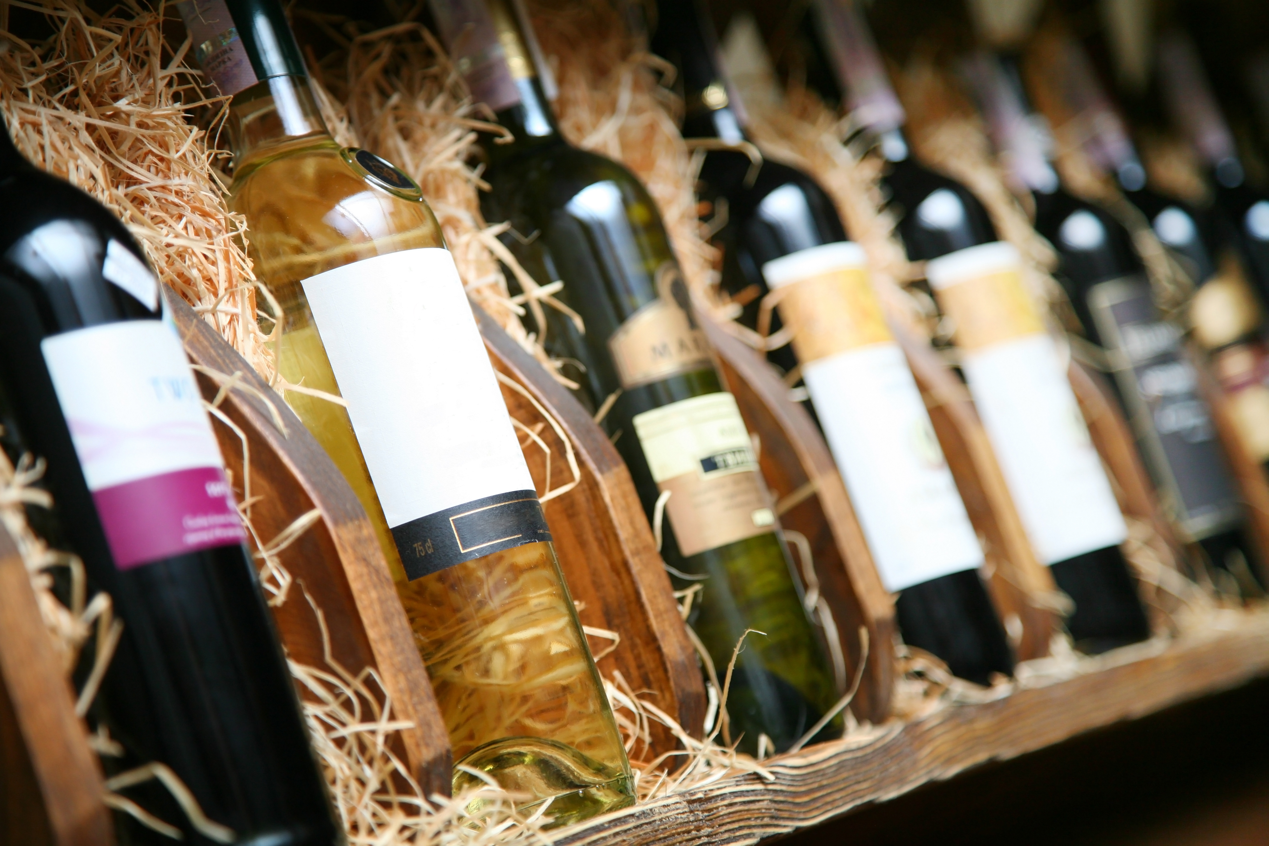close-up-wine-bottles-over-straw