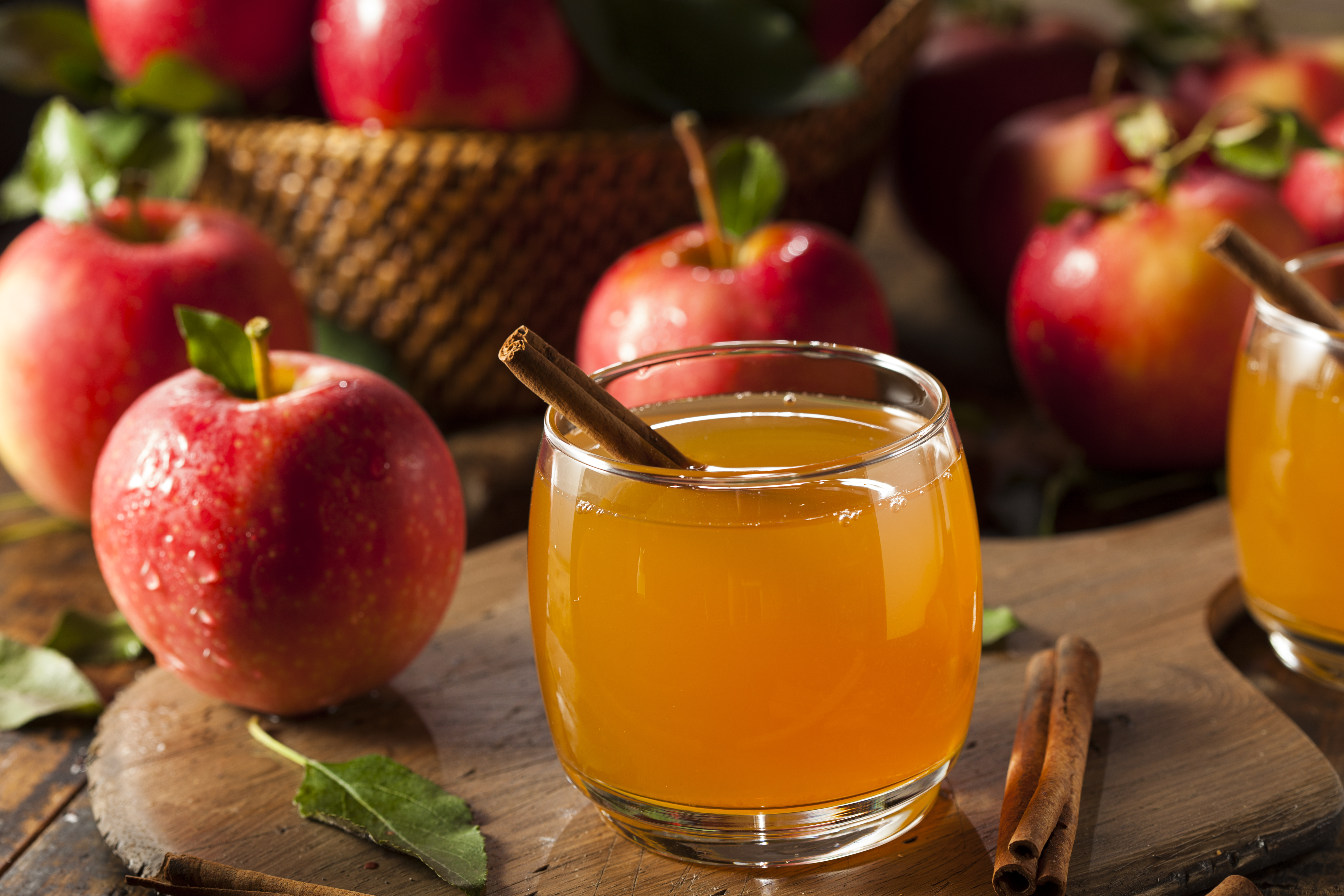 organic-apple-cider-with-cinnamon