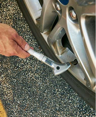 perfect-pick-up-tire-gauge-and-lite