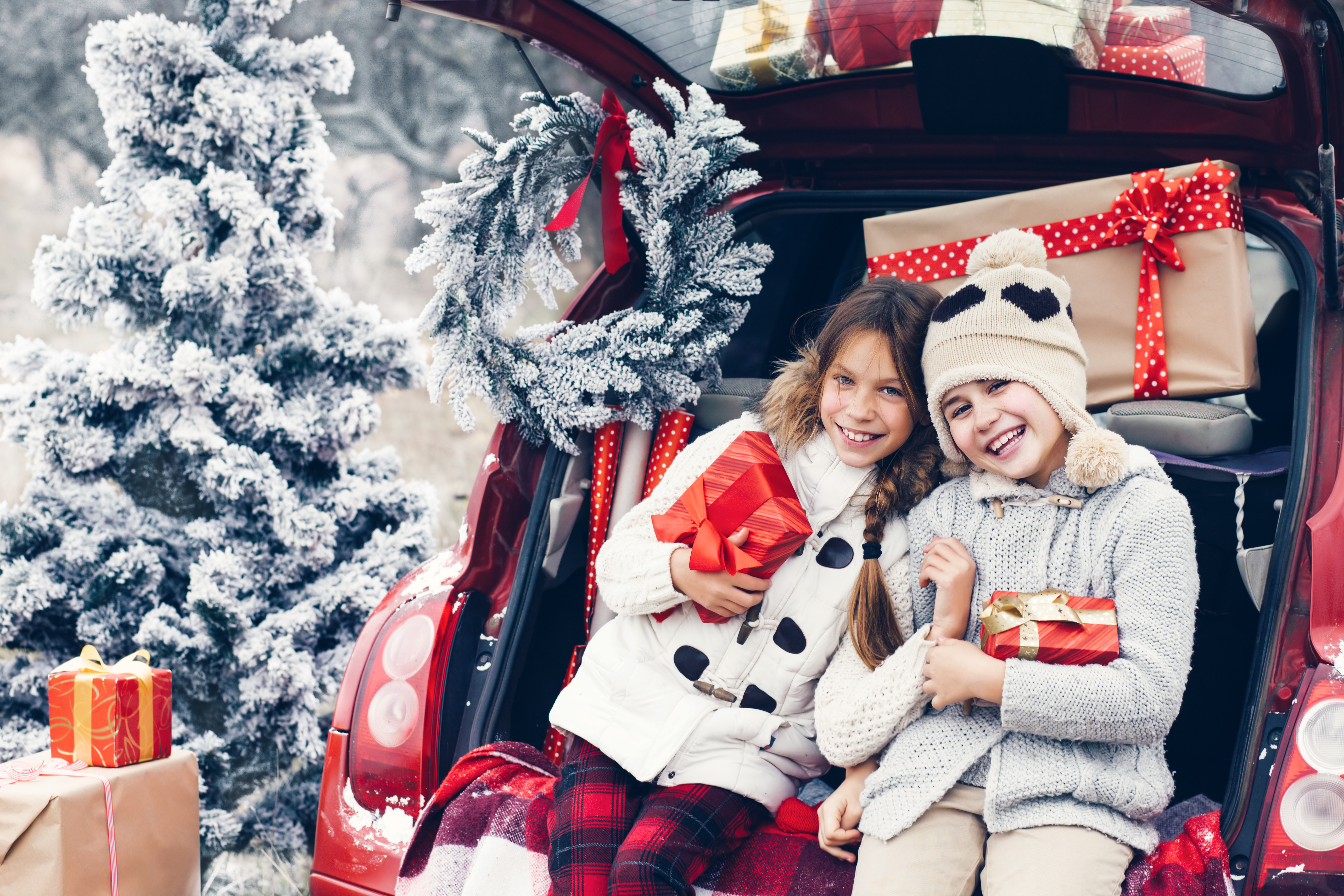 car-trunk-packed-with-Christmas-gifts