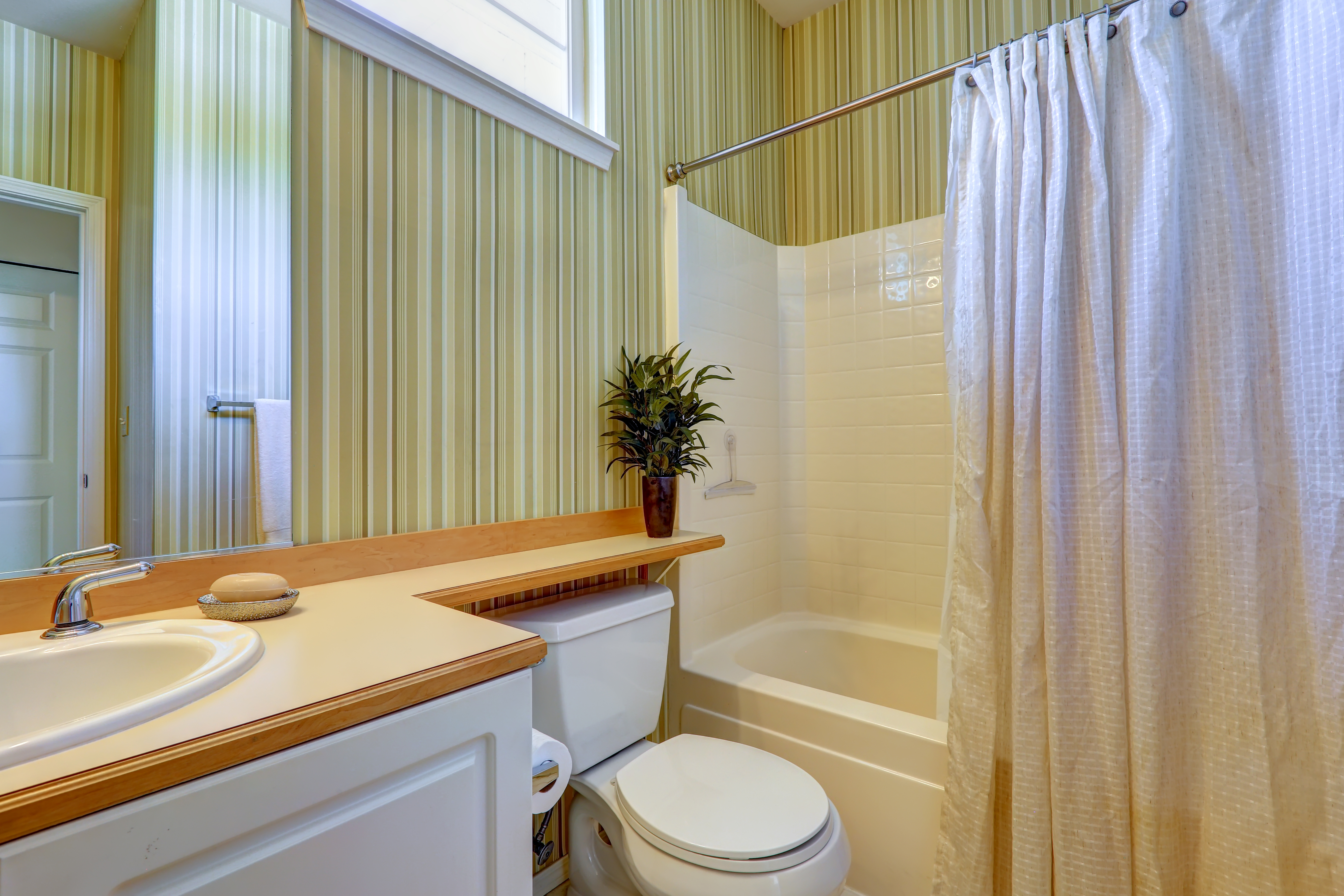 7 Small Bathroom Decorating Ideas To Save Space | LTD Commodities