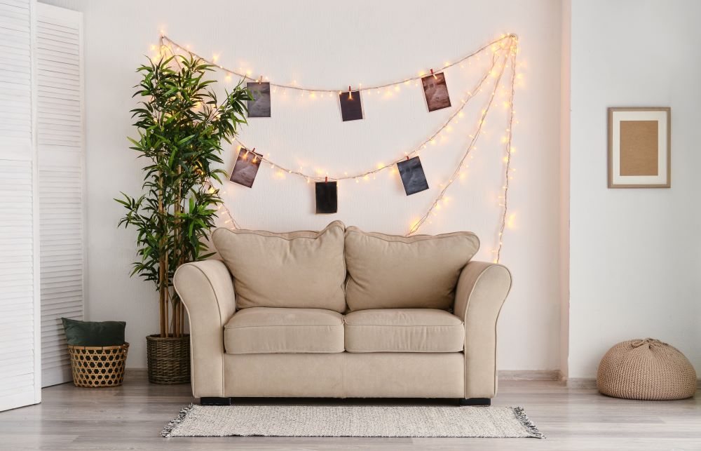 DIY Wall Decorating Ideas - Fairy Light Photo Wall