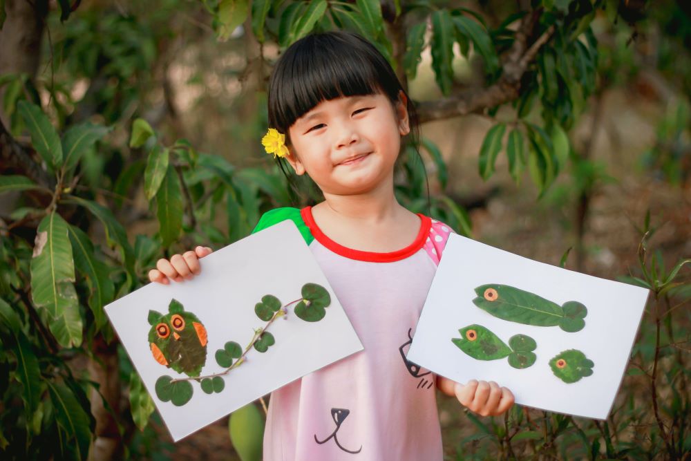 Easy Outdoor Crafts - Natural Leaf Artwork