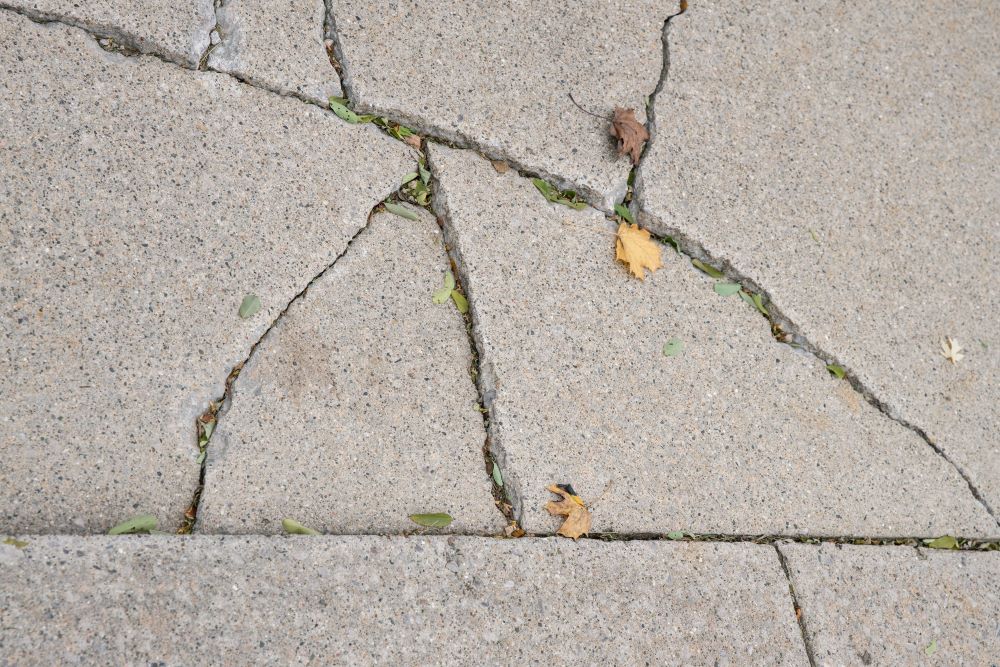 Sealing Sidewalk Cracks 