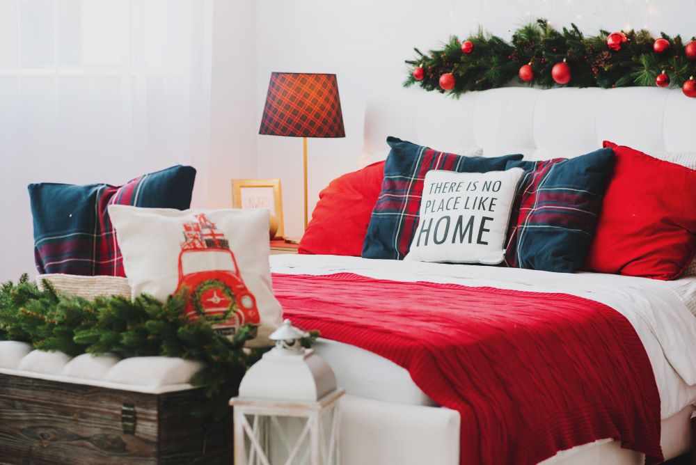 Christmas Bedding With Garland