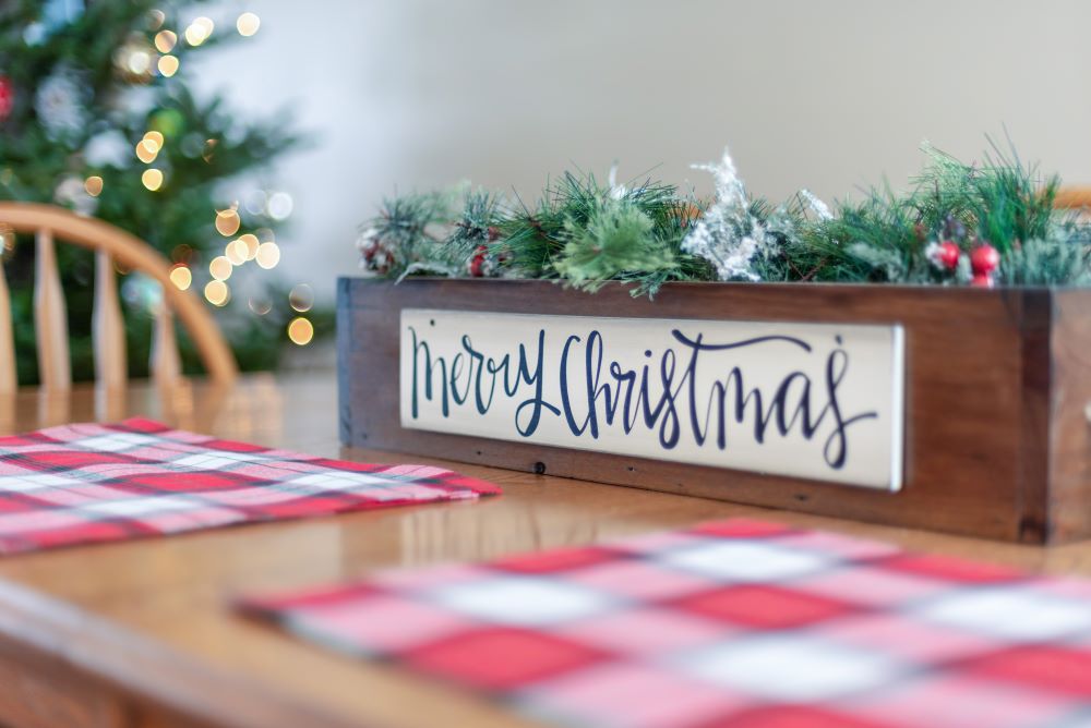 Buffalo Plaid Place Mats With Christmas Centerpiece