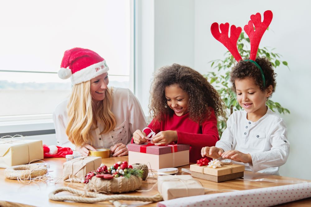 Wrapping Christmas gifts as a family