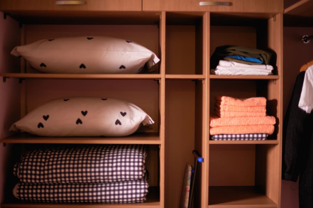 Organizing Your Linen Closet - use shelf dividers to separate towels