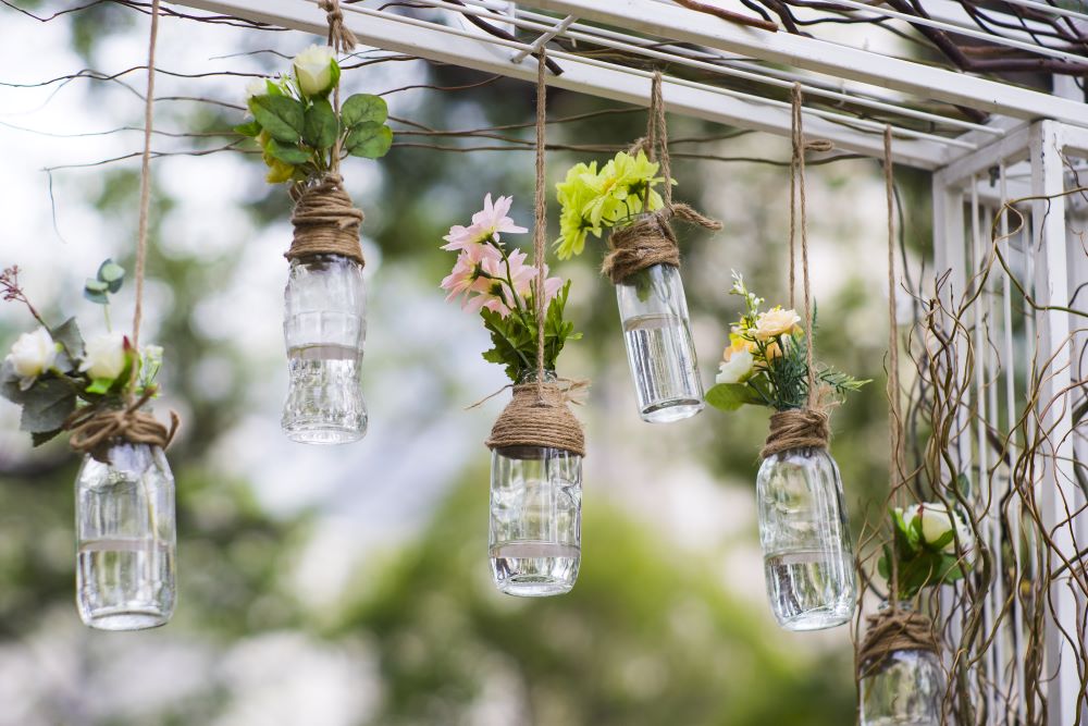 DIY home projects summer - bottle flower vases