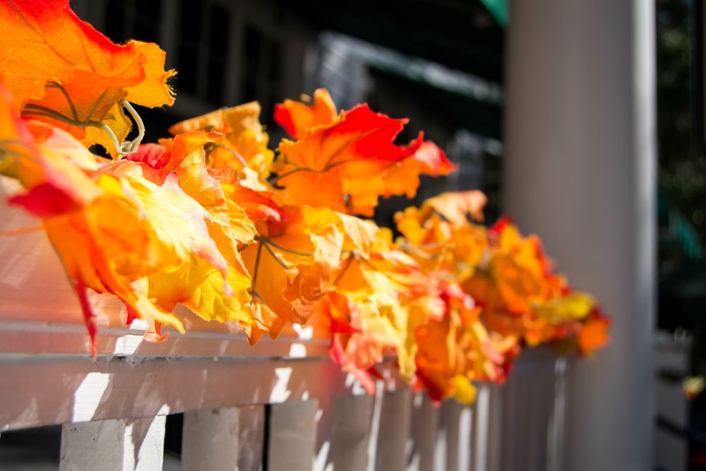 Fall Porch Ideas - leaf garland
