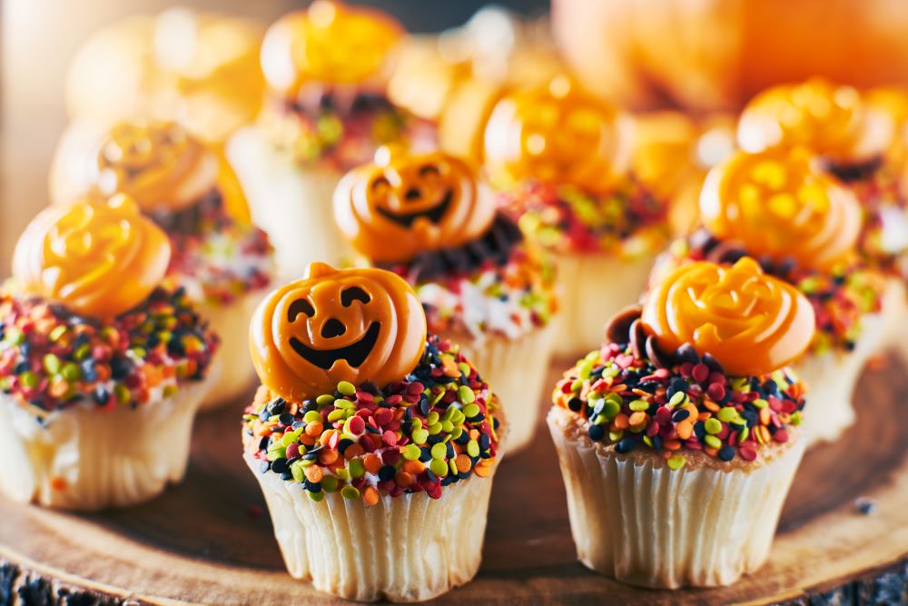 Cute Halloween Decorations - Halloween pumpkin cupcakes