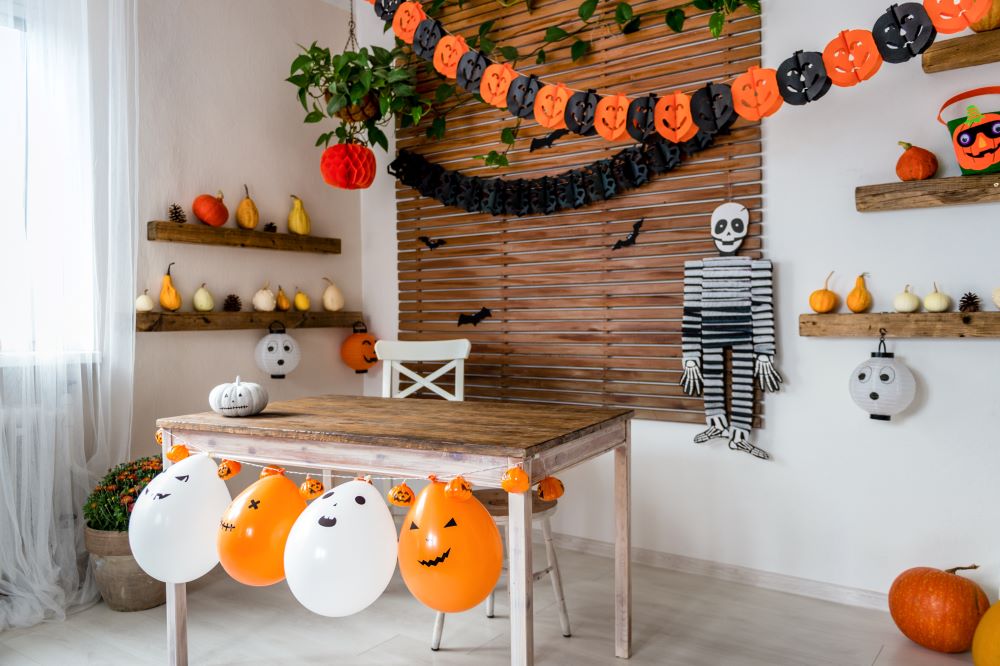 Cute Halloween Decorations - pumpkins and skeletons