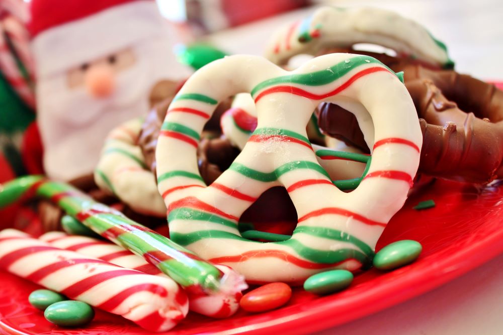 Homemade Food Gifts - Christmas chocolate pretzels